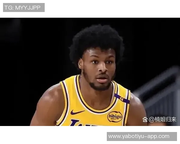 夸梅:布朗尼在主场比赛中表现得如同被车灯照射的迷茫鹿