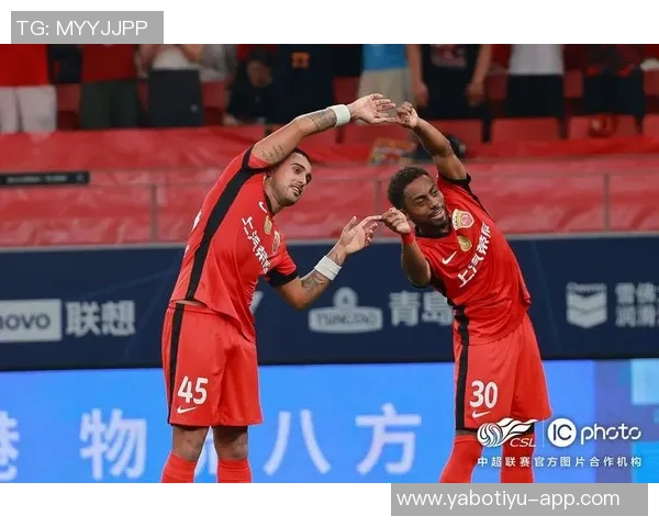 上海海港全力备战新赛季加布里埃尔回归训练场积极恢复状态