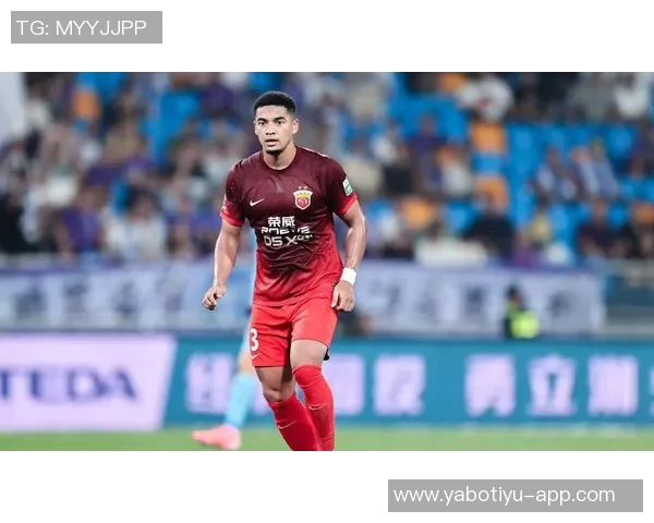 上海海港全力备战新赛季加布里埃尔回归训练场积极恢复状态