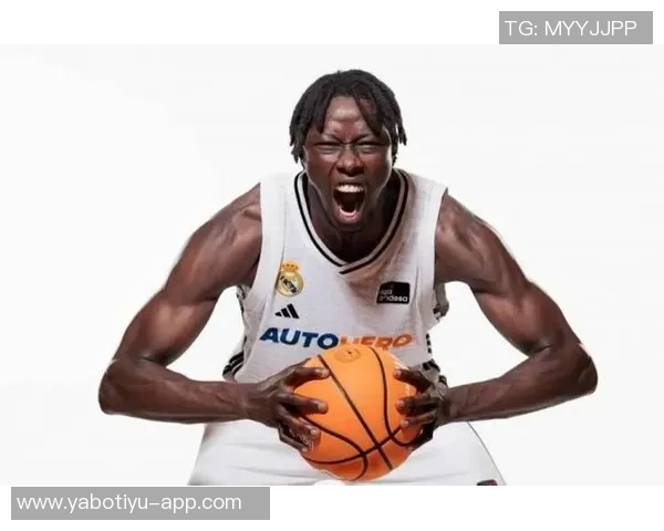 2025届新秀对决精彩纷呈哈珀与奎因赛后互换球衣展现友谊